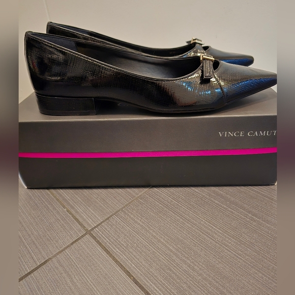 Vince Camuto dressy leather flats - pointy toe with buckle - Picture 4 of 5
